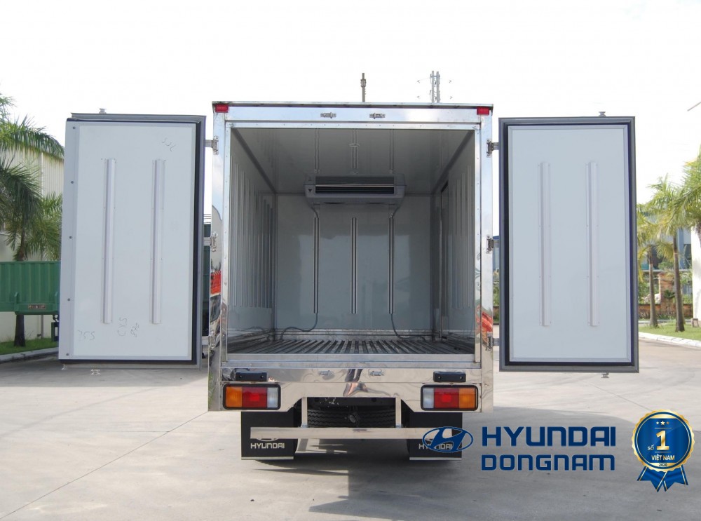 Hyundai 75S thùng đông lạnh (5)