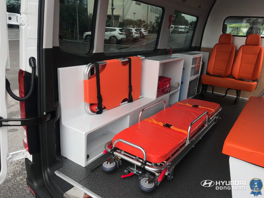 Tủ đồ xe cứu thương Hyundai Solati Hyundai Đông Nam