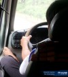 Cố ý thò chân qua cửa sổ khi lái xe, tài xế bị phạt