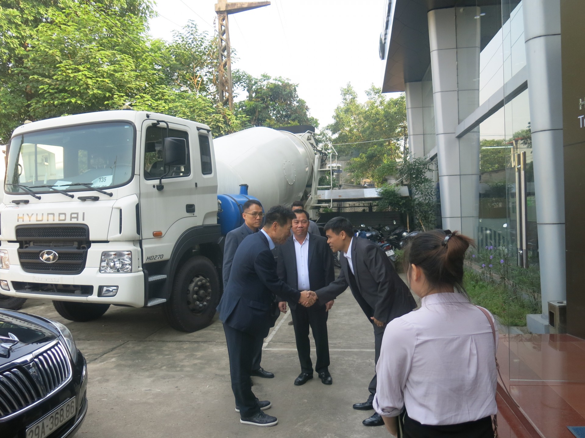 Lanh dao HMC và HTCV tới thăm Hyundai Đông Nam (16)