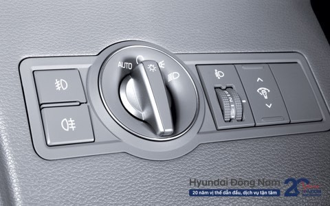 nut dieu chinh den tran hyundai solati 2025