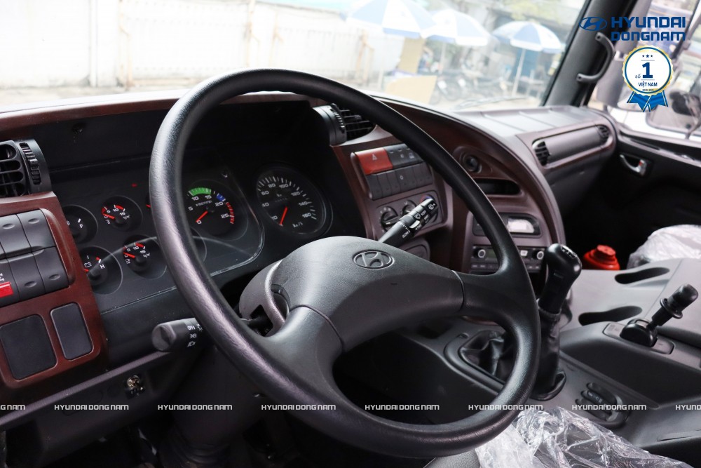 Hình ảnh chi tiết nội thất xe Hyundai HD320 nhập khẩu