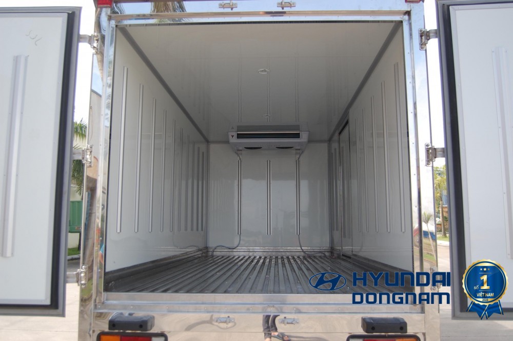 Xe tải thùng đông lạnh Hyundai 75S 3,9 tấn, chiều dài 3,4m