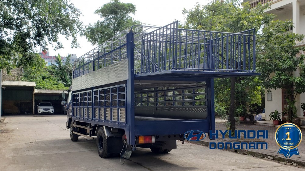 Xe tải Hyundai EX8L chở gia súc (chở lợn) - 6,5 tấn