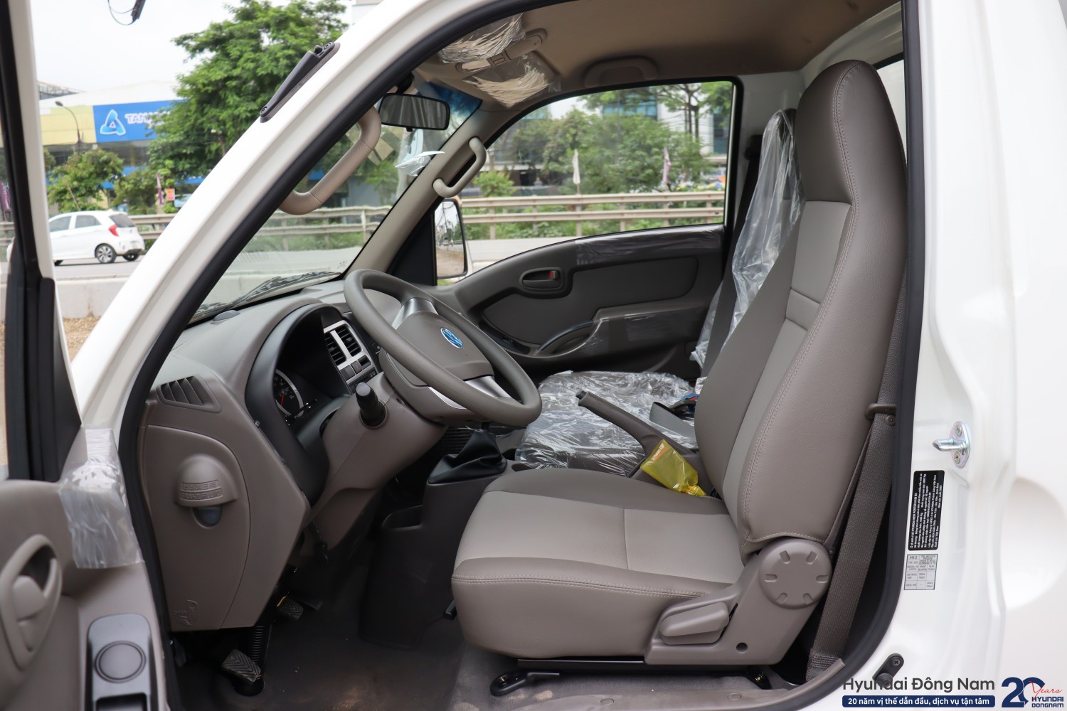 nội thất trên Hyundai H150 TĐL