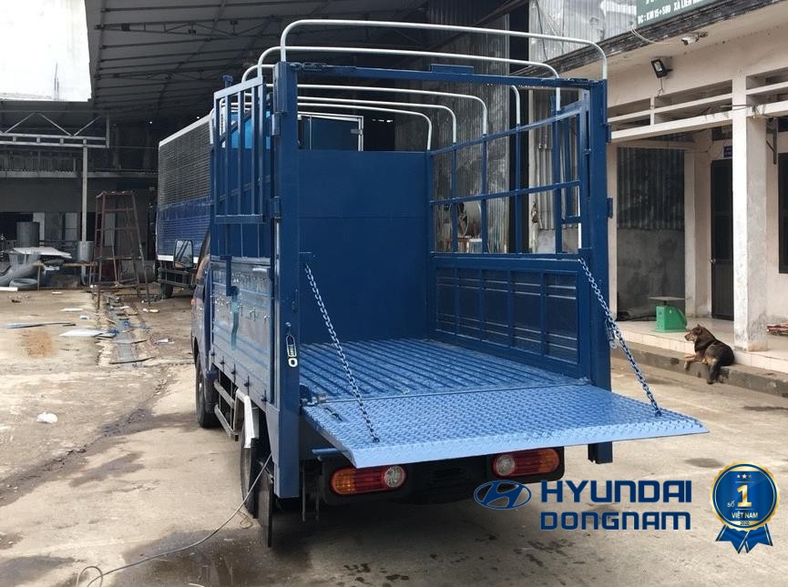 Xe tải Hyundai New Porter H150 thùng bạt, bửng nâng - 1 tấn.