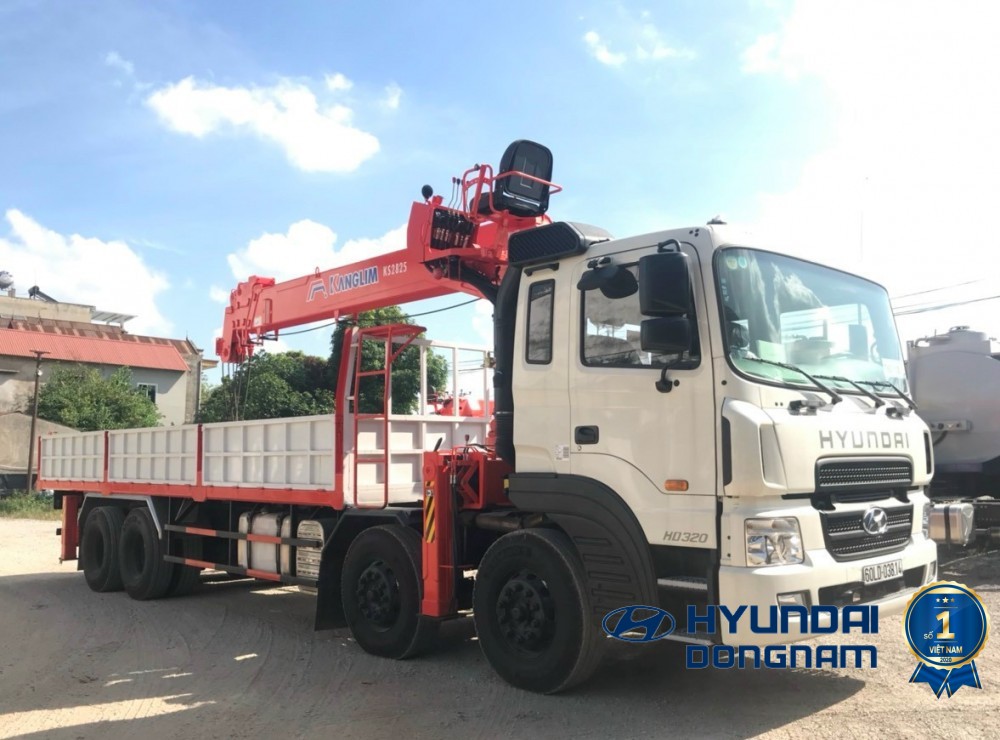 Xe tải gắn cẩu Hyundai HD320 11 tấn, thùng dài 7,8m