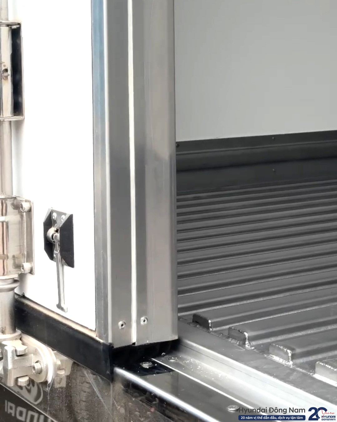 Hyundai W750L thùng đông lạnh