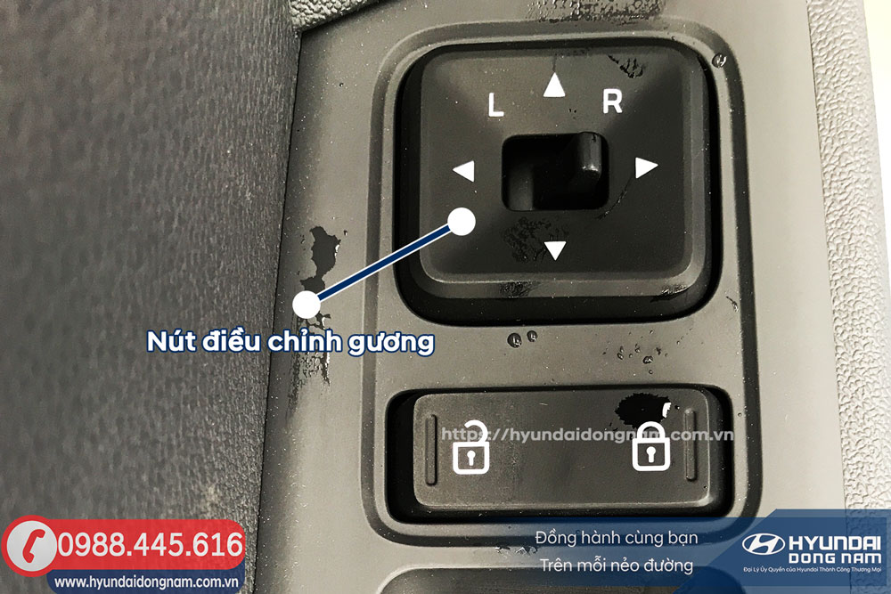 Nút điều chỉnh gương chỉnh điện trên xe Hyundai EX8