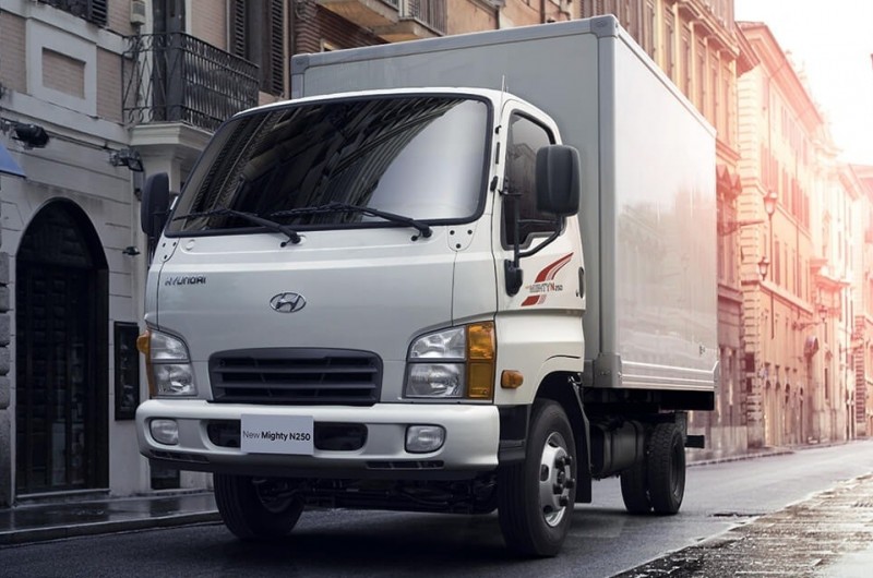 Hyundai 2.5 tấn thùng composite