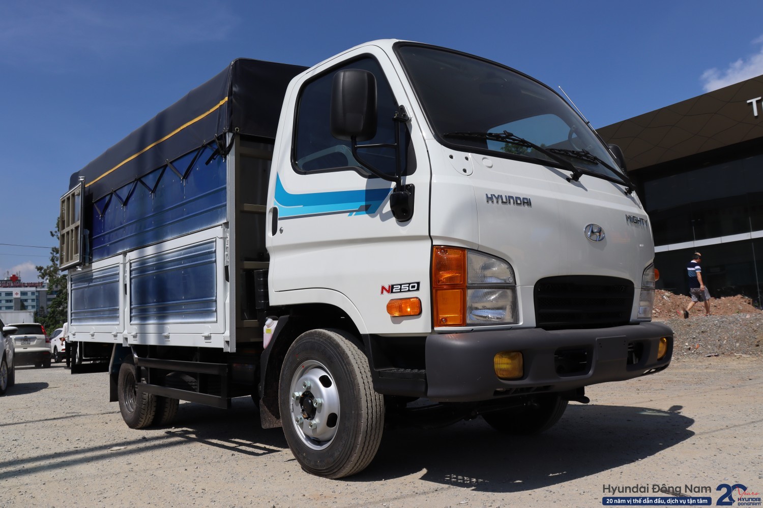 Hyundai N250 thùng mui bạt