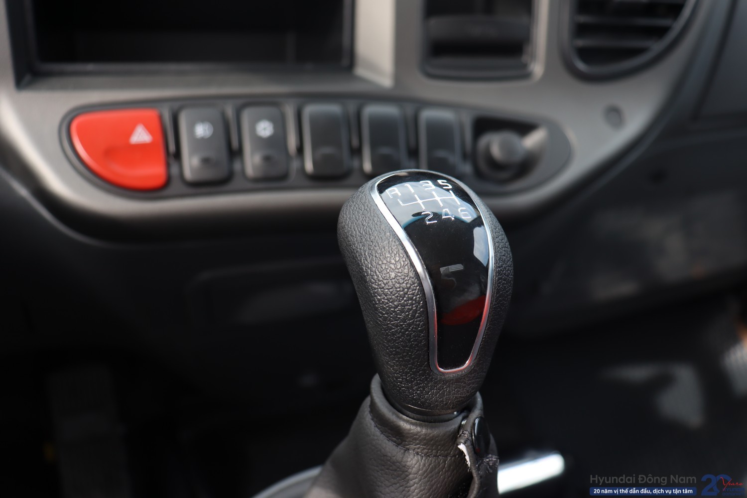 Cần số Hyundai N250 thùng kín