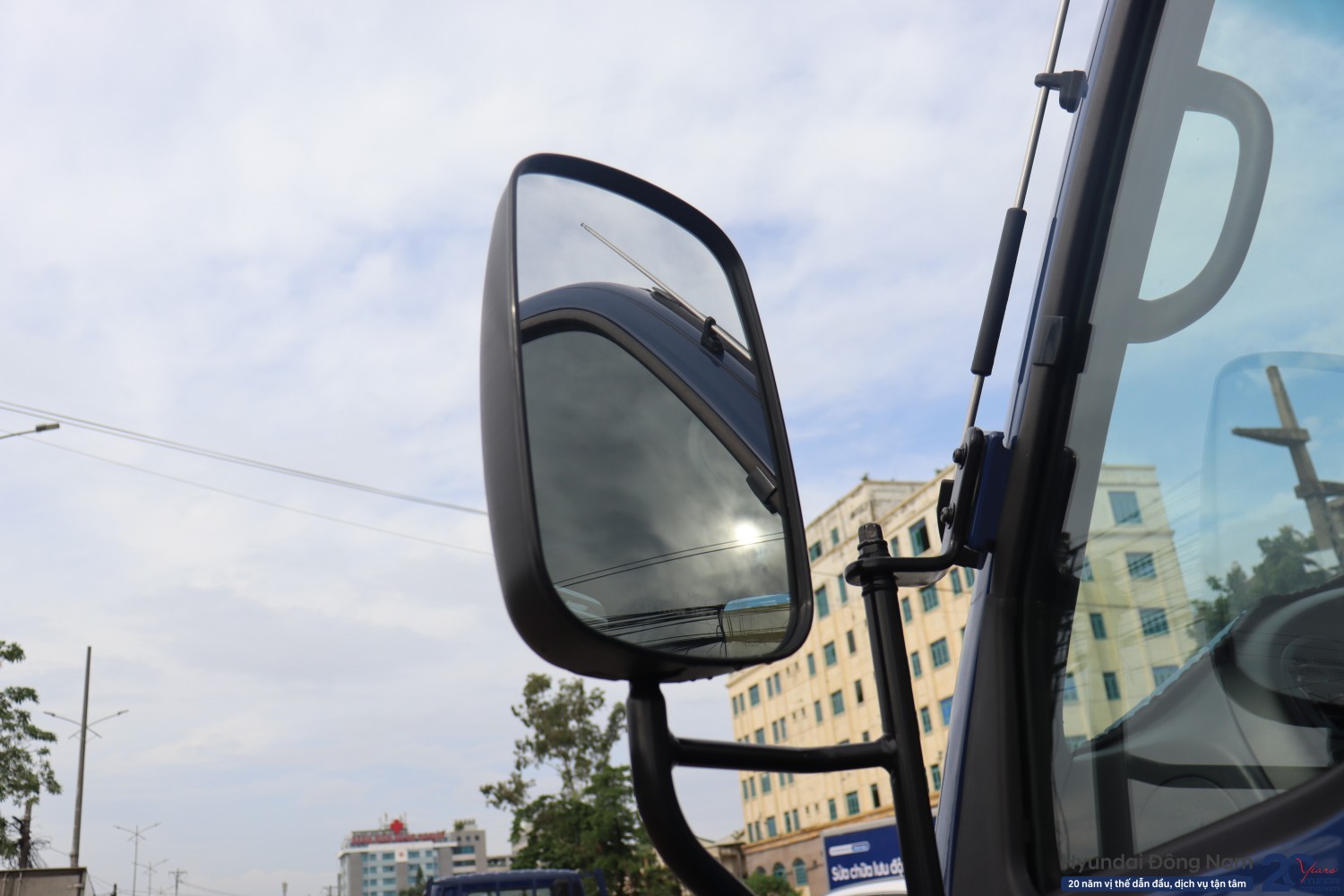 Gương Hyundai N250 thùng kín