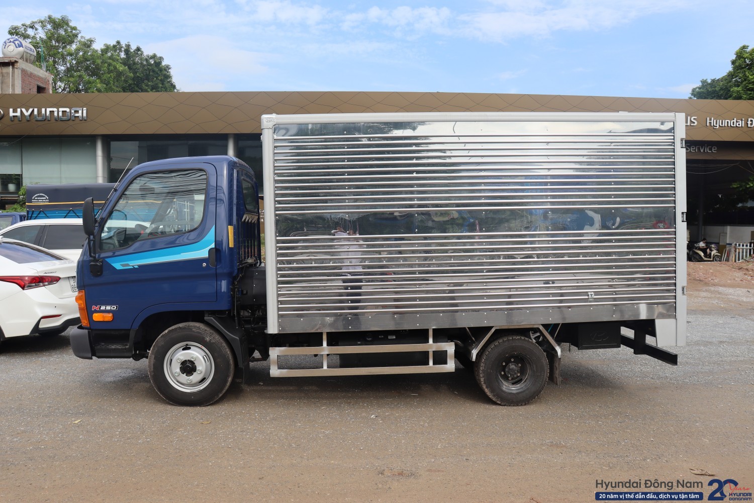Hyundai N250 thùng kín