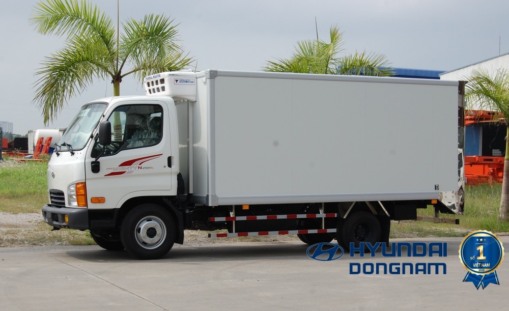 Xe tải Hyundai N250SL thùng đông lạnh - 1,9 tấn.