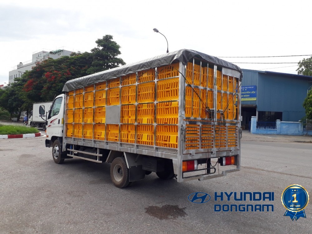 Xe tải Hyundai N250SL chở gia cầm (gà lồng) - 2,1 tấn.