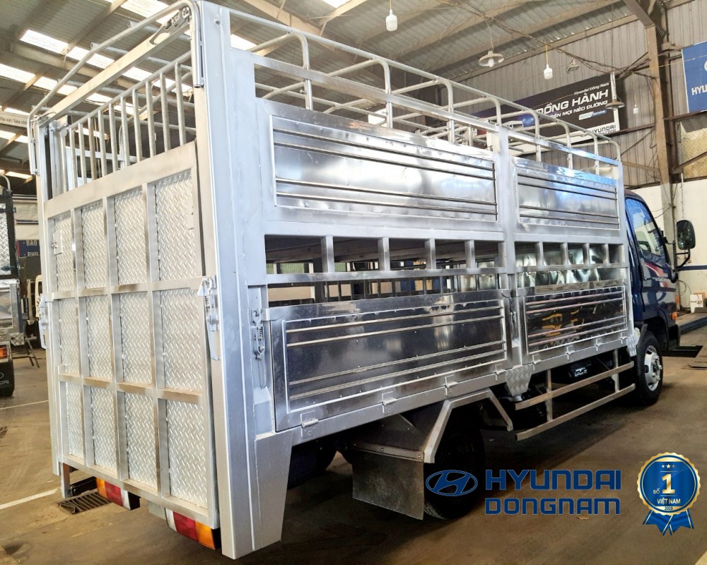 Xe tải Hyundai N250SL chở gia súc (chở lợn) - 1,9 tấn