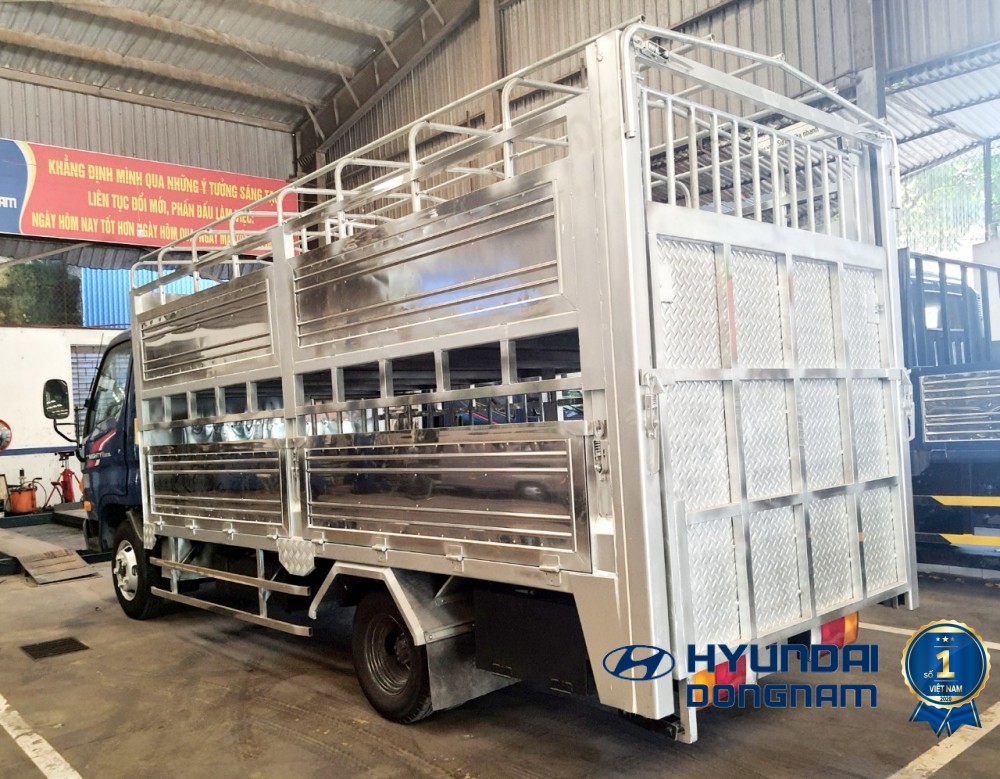 hyundai n250sl chở gia súc, chở lợn (4)