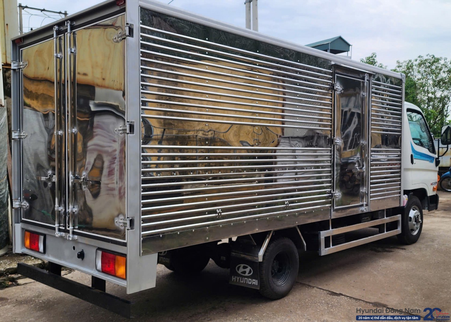 Hyundai N250SL thùng kín