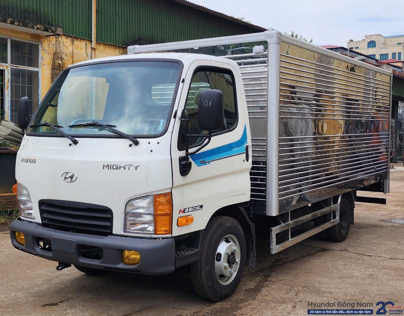 Hyundai N250SL thùng kín