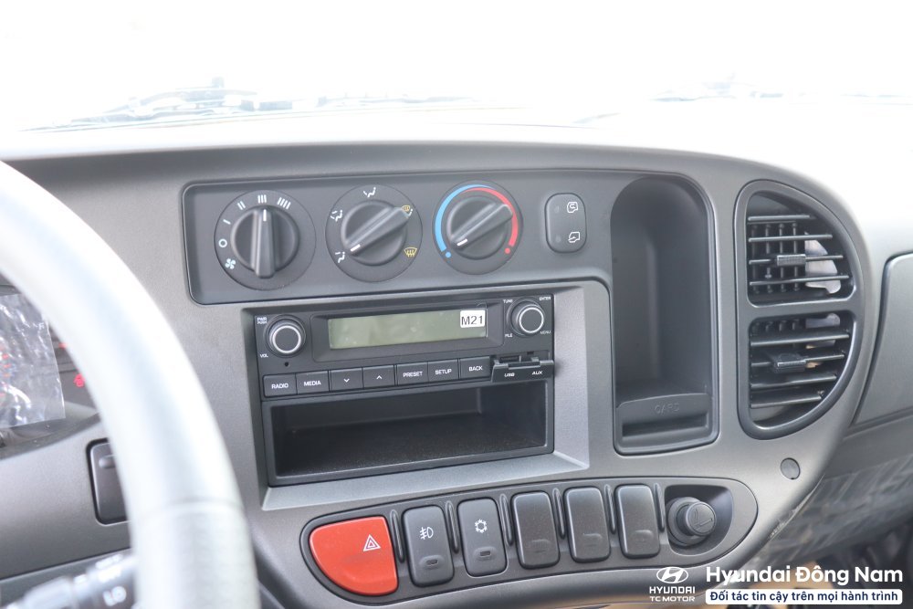 hệ thống giải trí trên Hyundai N250SL thùng lửng