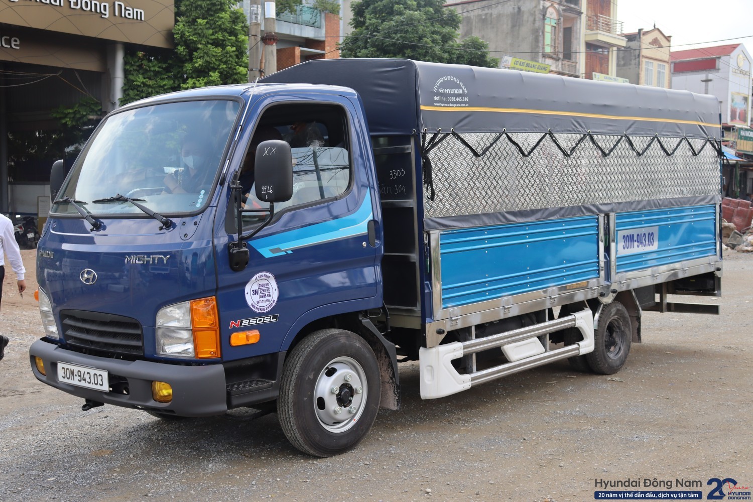 Hyundai N250SL thùng mui bạt inox