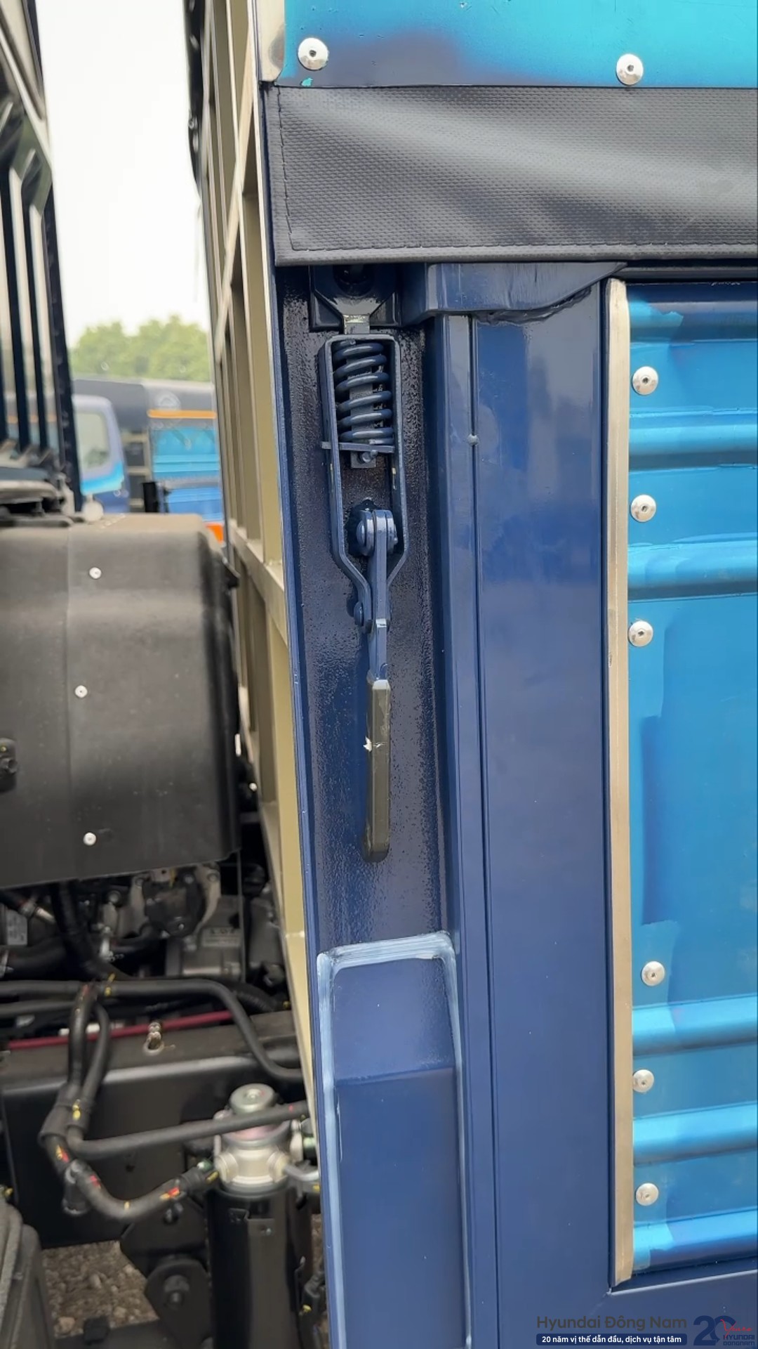 Tay khóa Hyundai N250SL TMB tiêu chuẩn