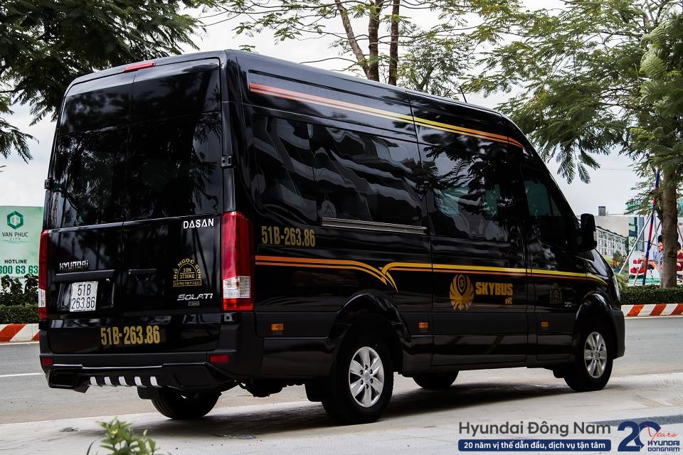 Phía sau xe Hyundai Solati