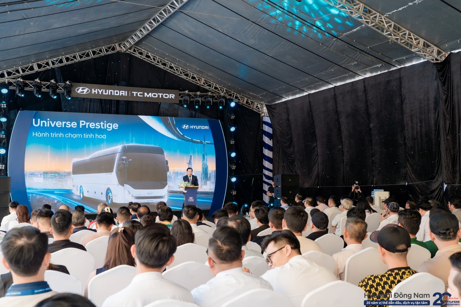 lễ ra mắt Universe Prestige