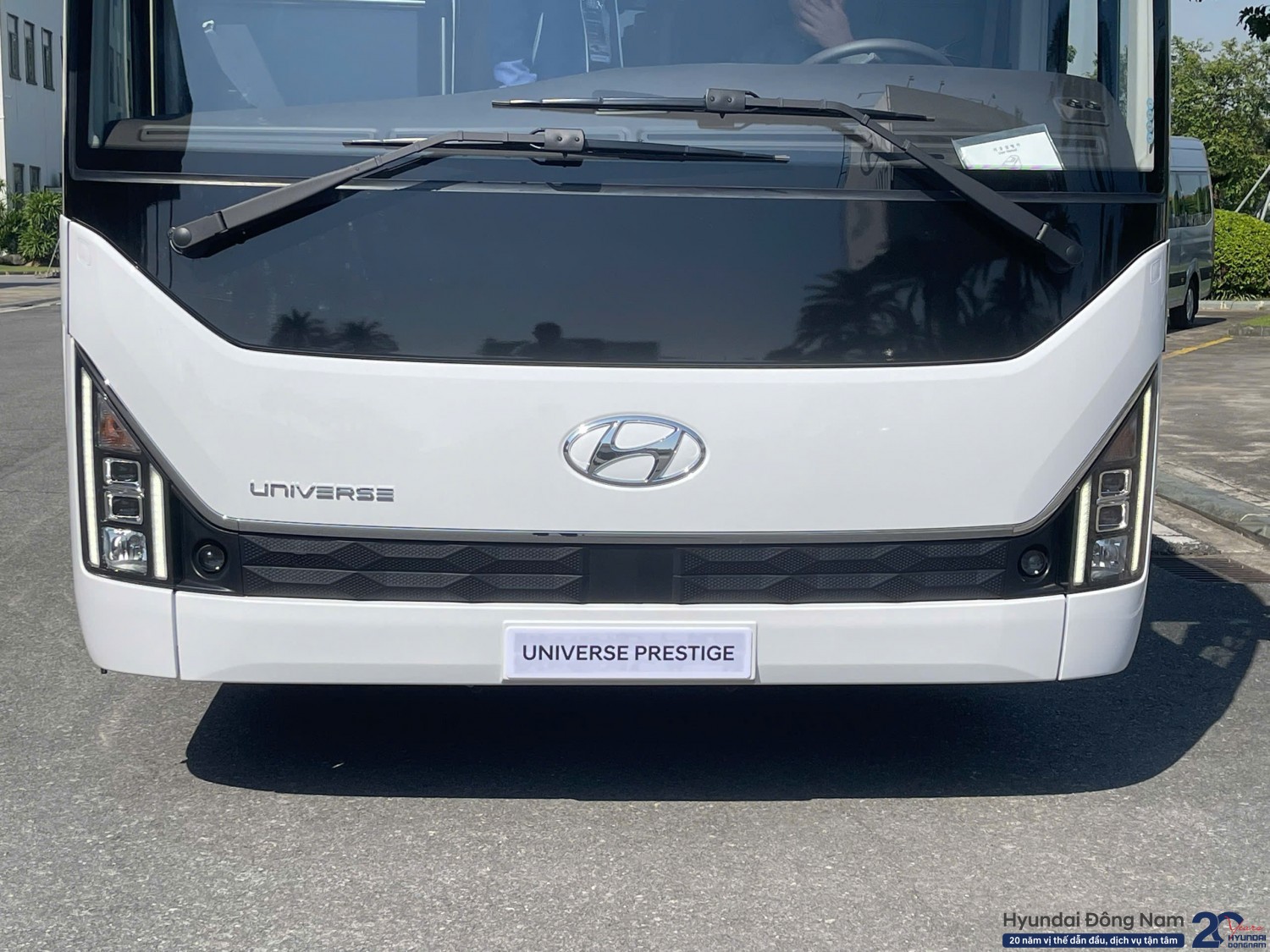 mặt cabin Hyundai Universe Prestige 47 chỗ
