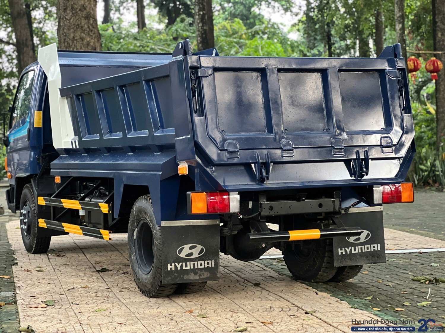 Hyundai W11S ben tự đổ