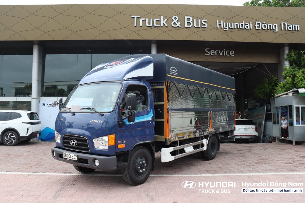 Hyundai W11S thùng mui bạt inox