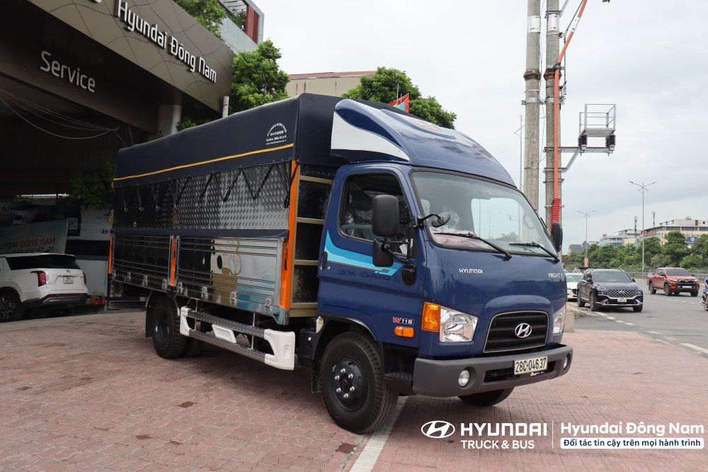 Hyundai W11S thùng mui bạt inox