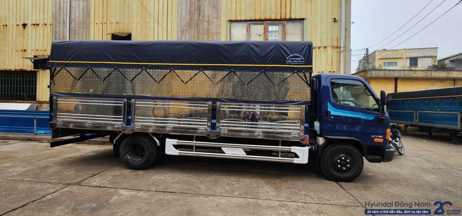 Hyundai W11SL thùng mui bạt