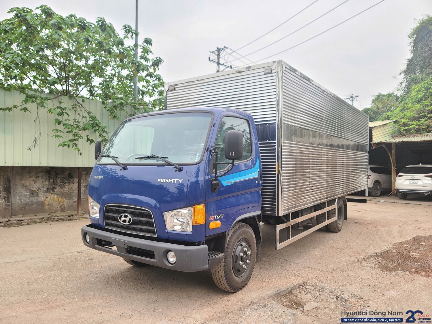 Hyundai Mighty W11XL thùng kín