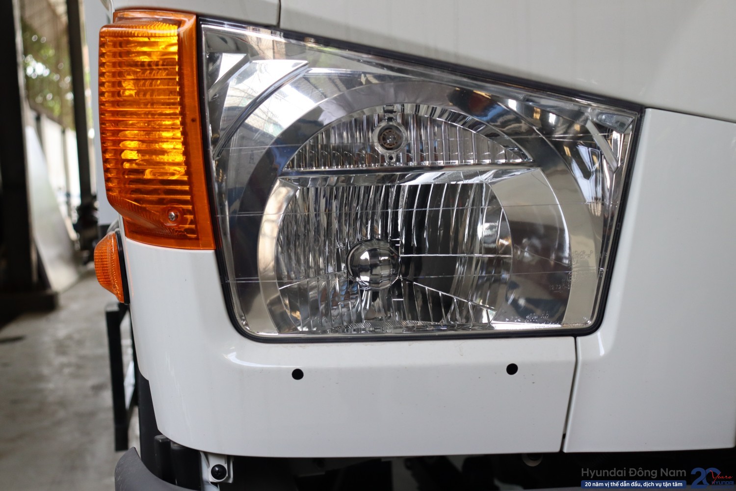 Hyundai W11XL thùng lửng