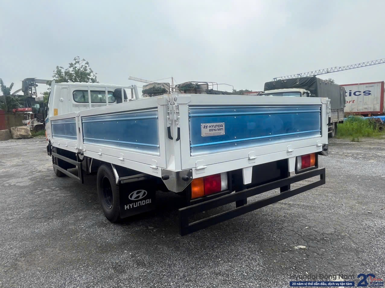 Hyundai W11XL thùng lửng