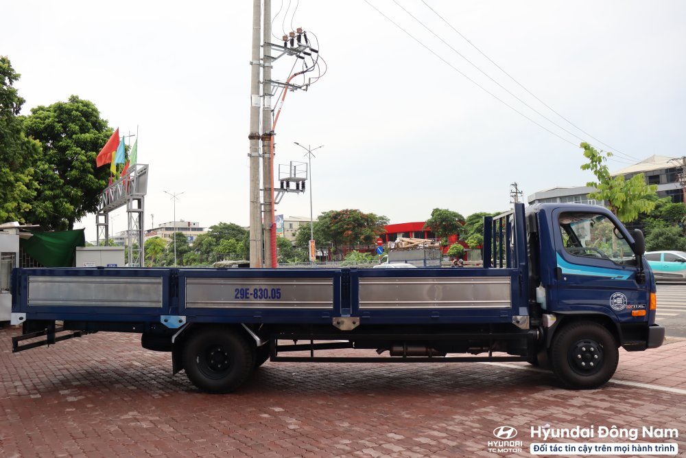 Hyundai W11XL thùng lửng