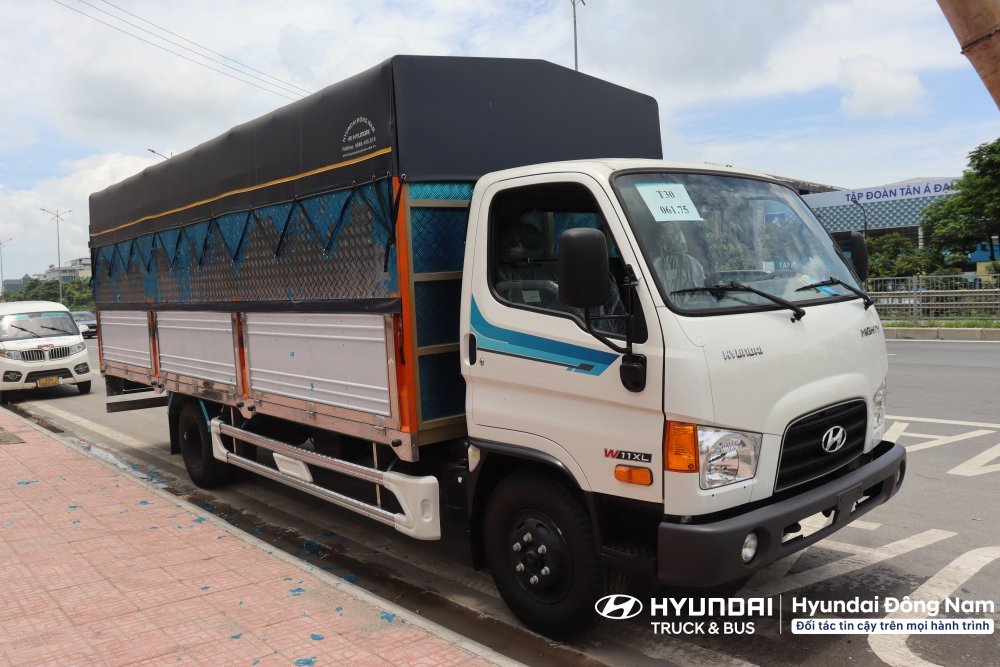 Hyundai W11XL thùng mui bạt inox