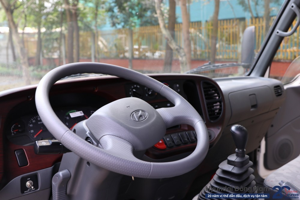 Nội thất xe Hyundai W750